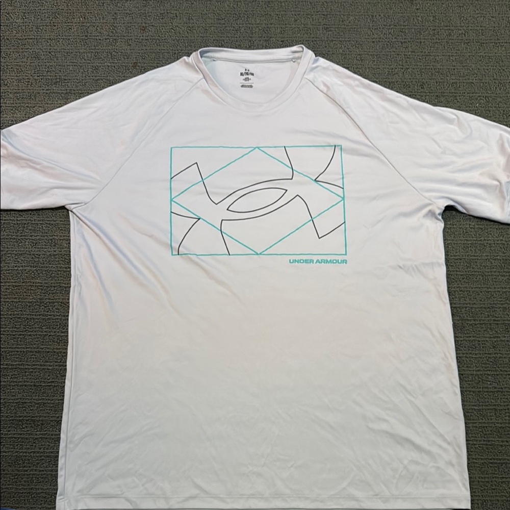 Under Armour White Short Sleeve Tees with Geometric Designs